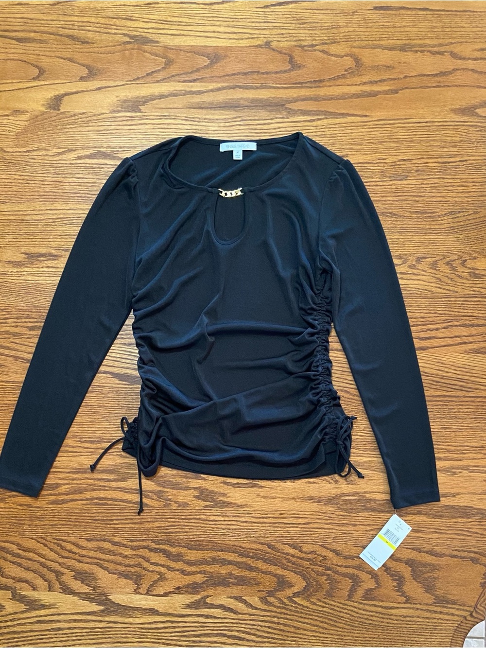 NWT Single Thread Chain Keyhole Long Sleeve Black Top Women’s Size Medium